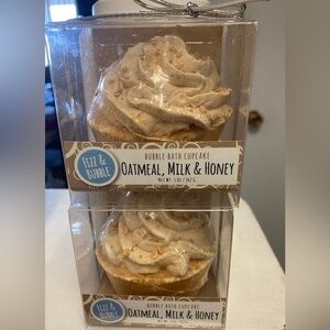 NWT 2 Pc. Fizz & Bubble Bubble Bath Cupcake Scented in Oatmeal, Milk & Honey 🍯
